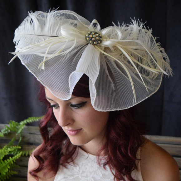 Ivory Statement Fascinator - Picture 1 of 7